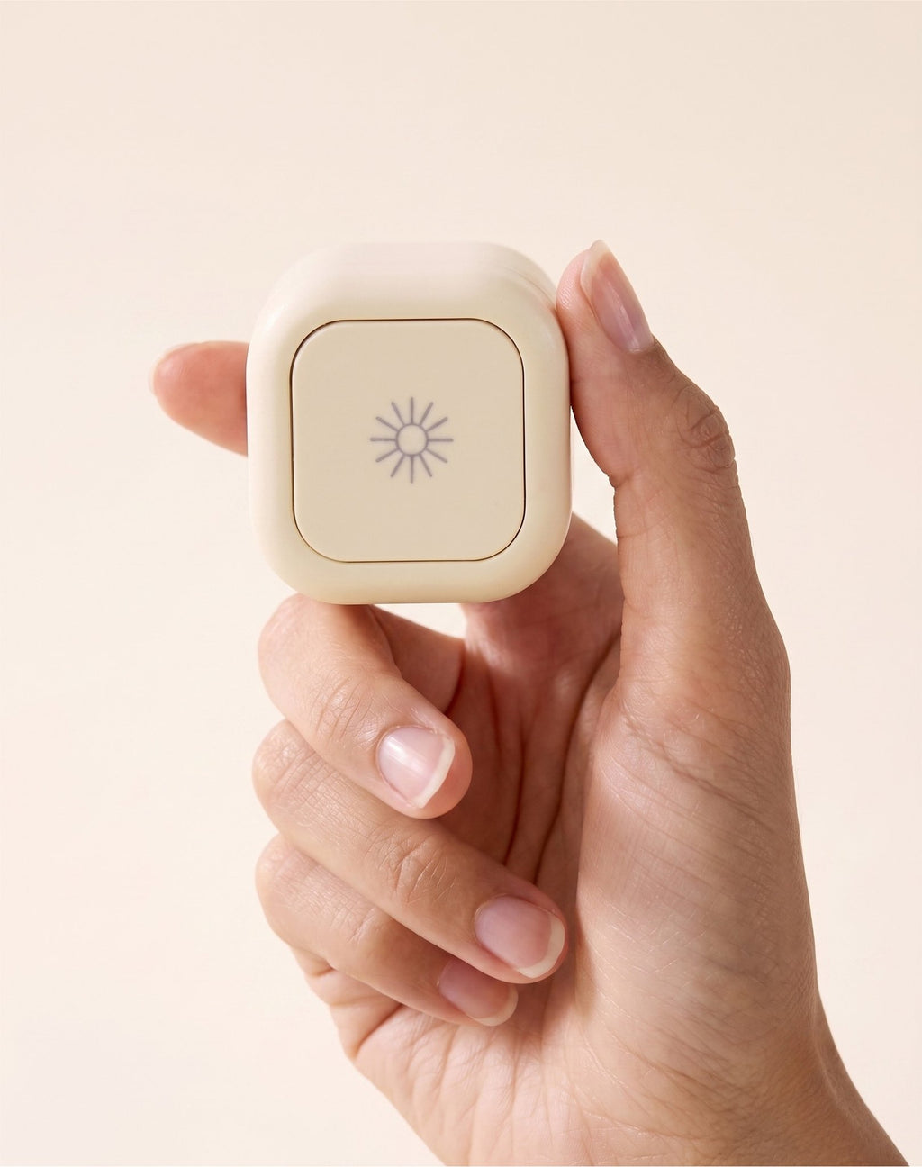 The Cohe Capsule — Magnetic Travel Capsules